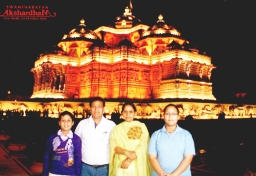 CM Family at Akshardham Temple